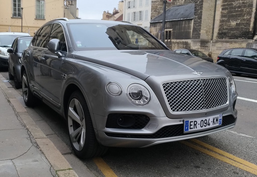 Sell used Bentley Bentayga Dubai — Motor Bazar cash offer