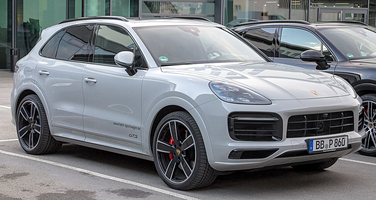 Sell used Porsche Cayenne Dubai — Motor Bazar cash offer