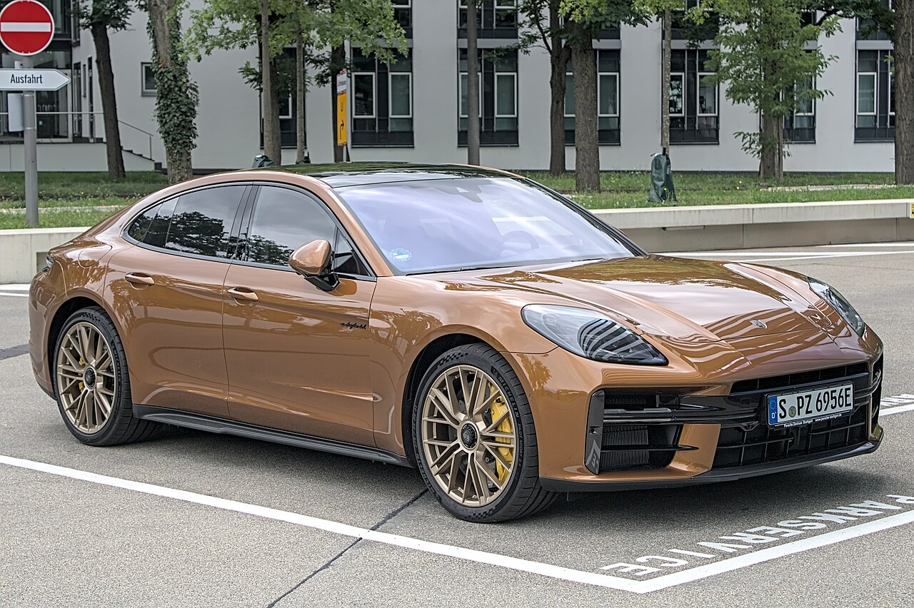 Sell used Porsche Panamera Dubai — Motor Bazar cash offer