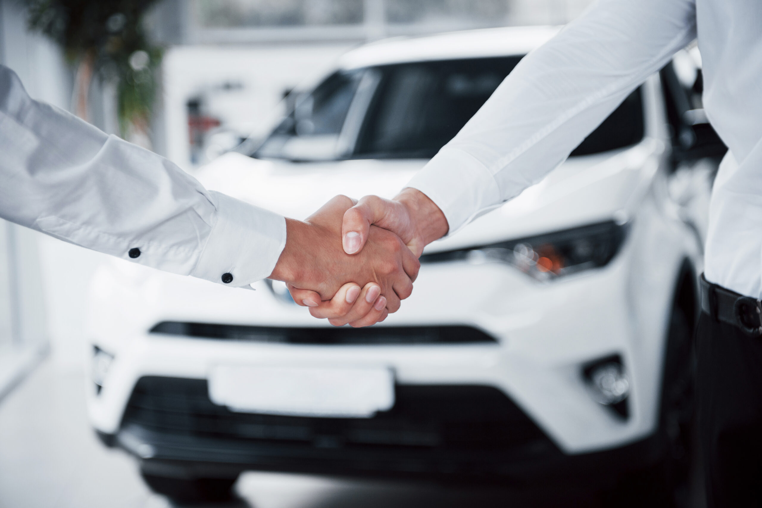 Should You Sell Your Car Privately or to a Car Buying Company in Dubai?